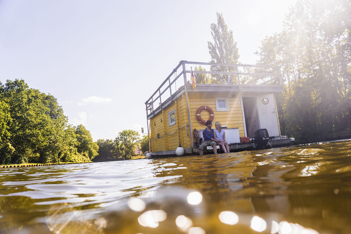 freedom-and-challenges-living-at-sea