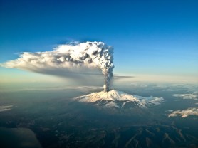 mount etna eruption tourists
