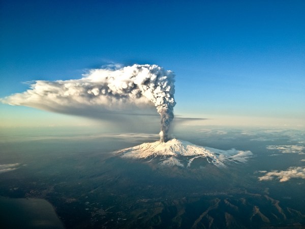 mount etna eruption tourists