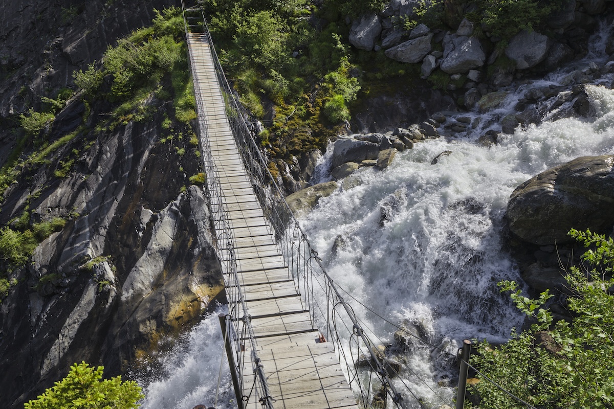 throw big rocks bridge