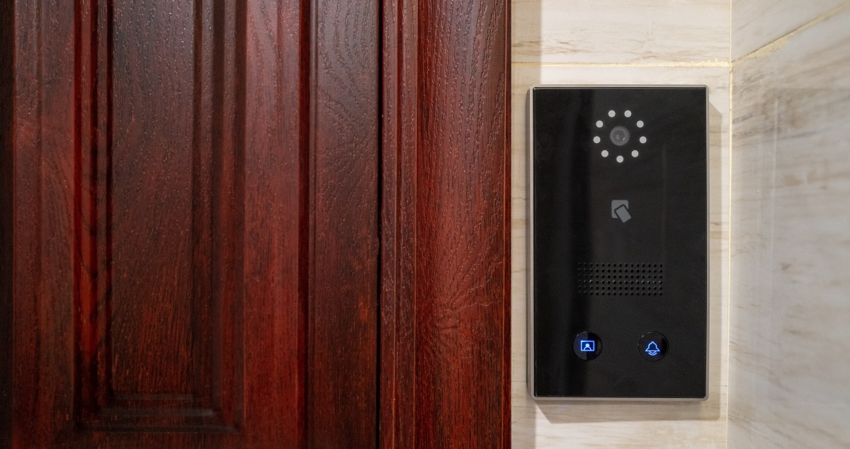 California Resident Is Shocked At Surprise Ding Dong Ditcher