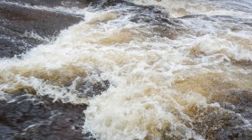 hiker died river crossing