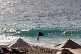massive Cabo waves
